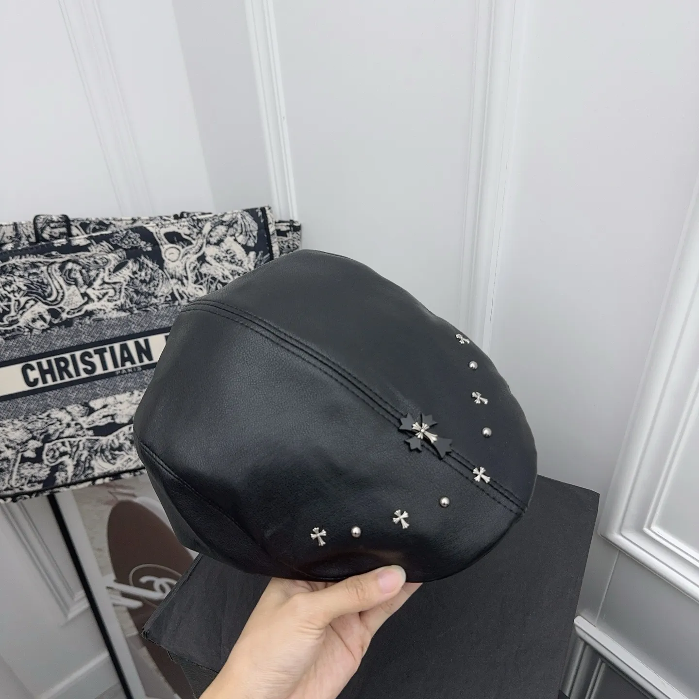 Autumn and winter Crow Heart ✝️ New forward hat! New lambskin super soft and textured!
